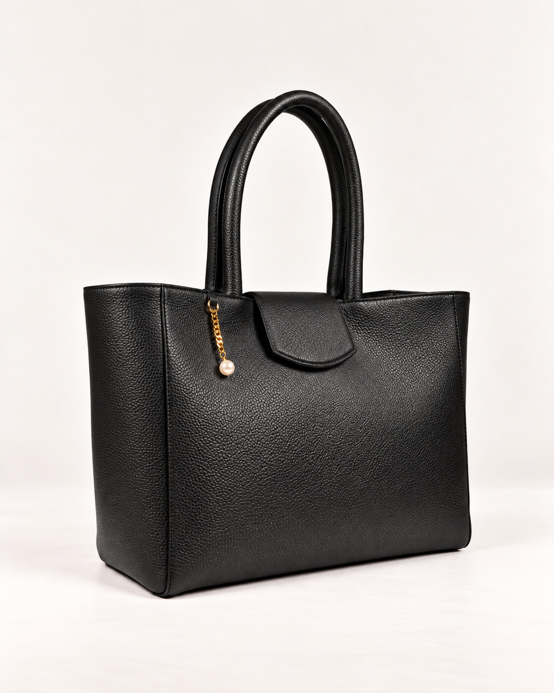 PERLA N°4 Tote — Vitello Granato — Black — 02