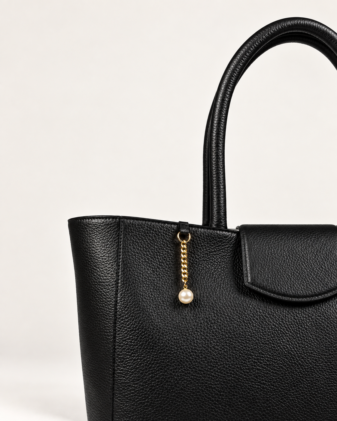 PERLA N°4 Tote — Vitello Granato — Black — 03